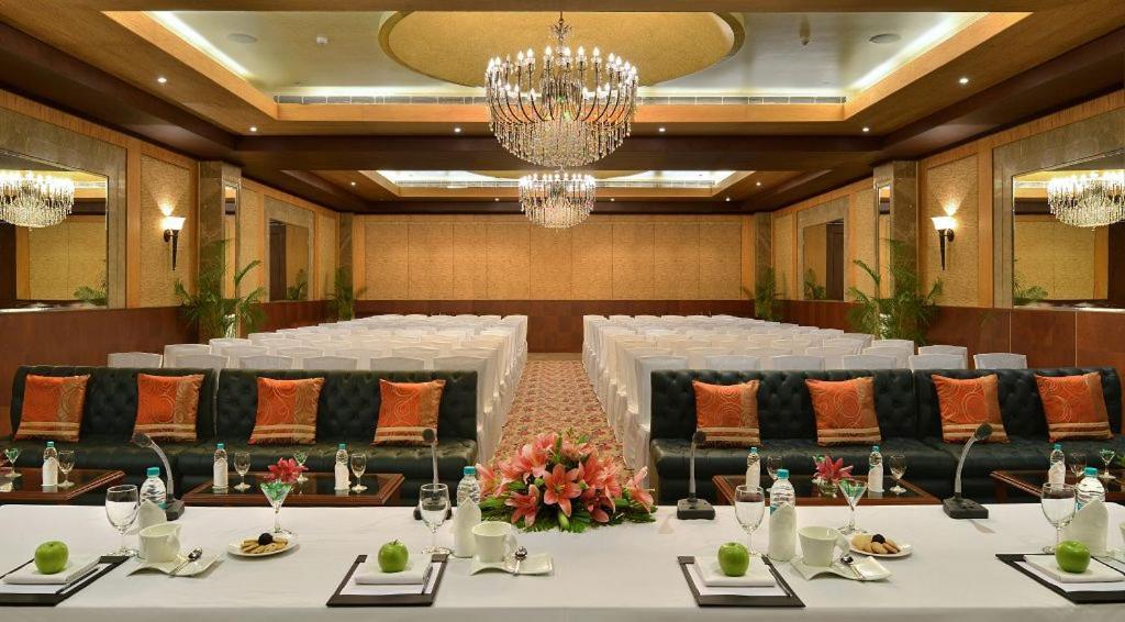 Savoy Suites Manesar Gurgaon Bagian luar foto